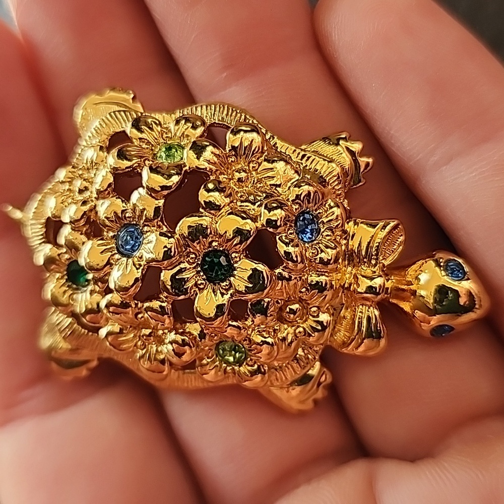 Avon turtle brooch
